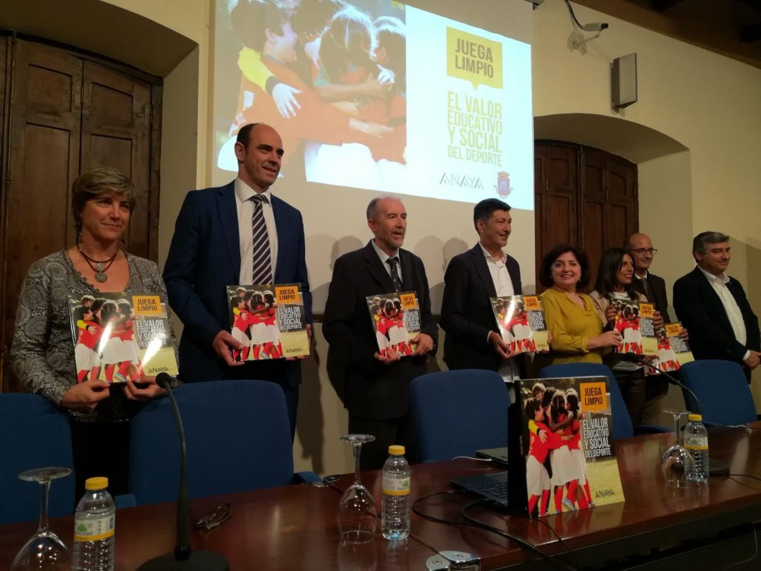 El acto de presentación contó con los deportistas José Javier Hombrados, Eduardo Chozas, María Luisa Cabañero y Gema Arenas