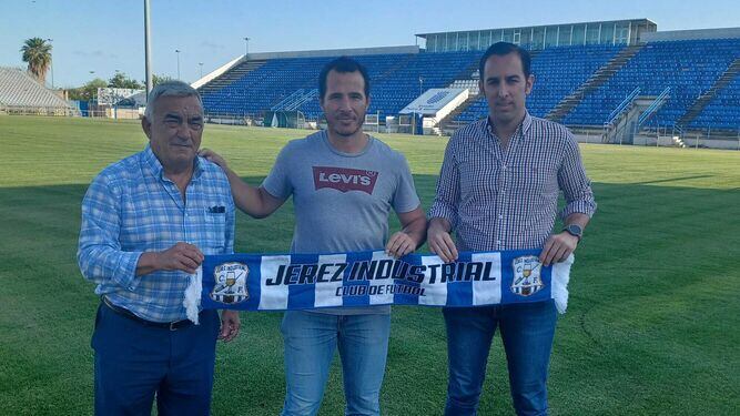 Bruno Herrero junto al Manuel Queijo y Alberto Orellana el día de su presentación