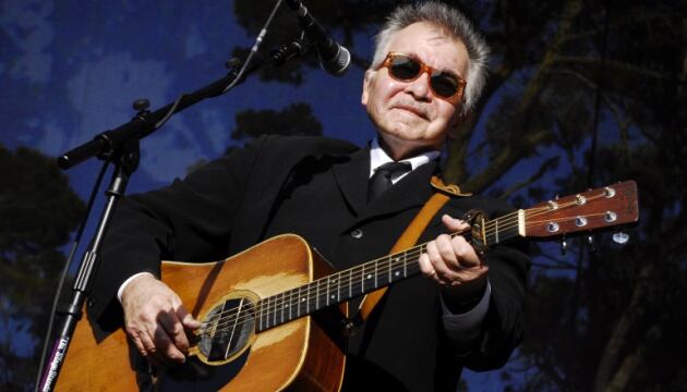 John Prine durante una actuación en San Francisco en el año 2009