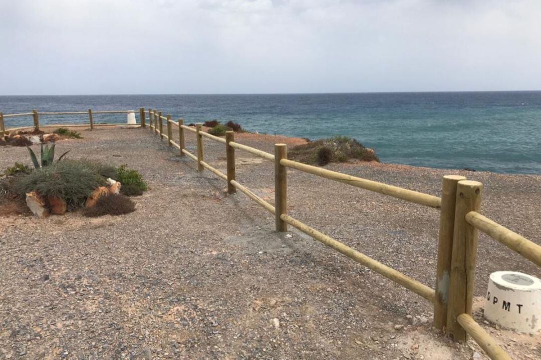 Mobiliario repuesto en la zona de Cabo de Palos