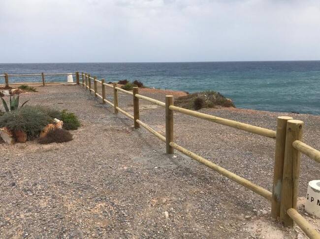 Mobiliario repuesto en la zona de Cabo de Palos