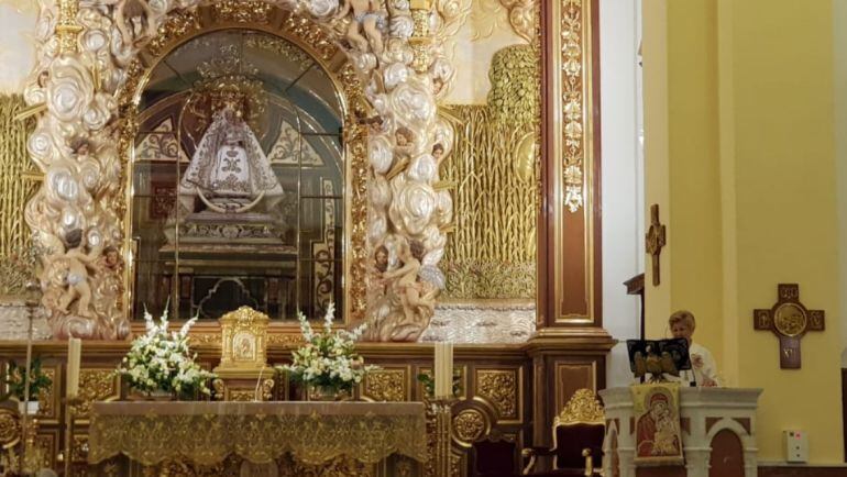 Nuestra compañera Mari Pepa Gómez, durante su pregón de exhaltación a la Virgen de la Cabeza desde su Santuario