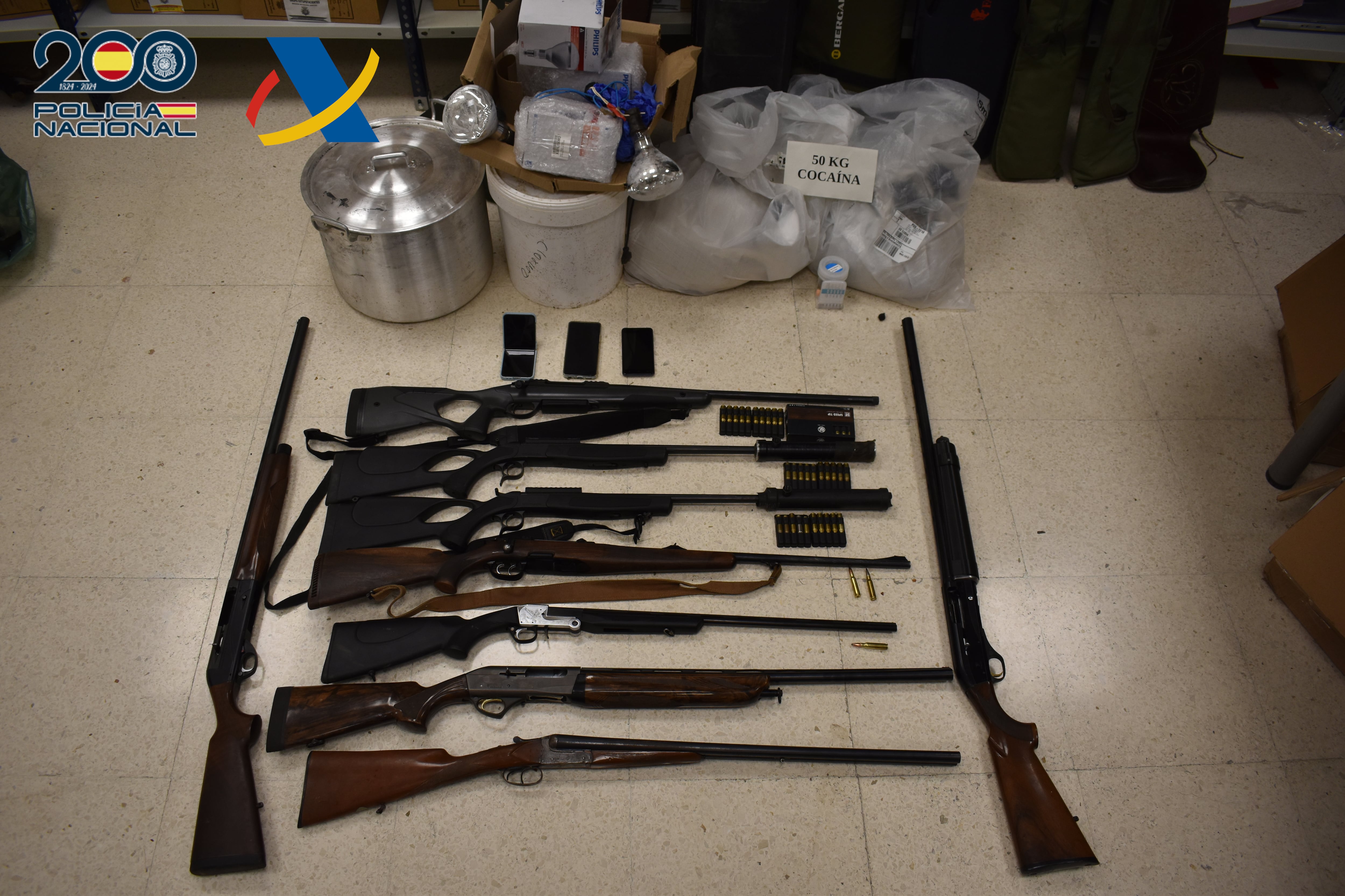 Armas y material incautado durante la Operación &#039;Amazonas&#039;.