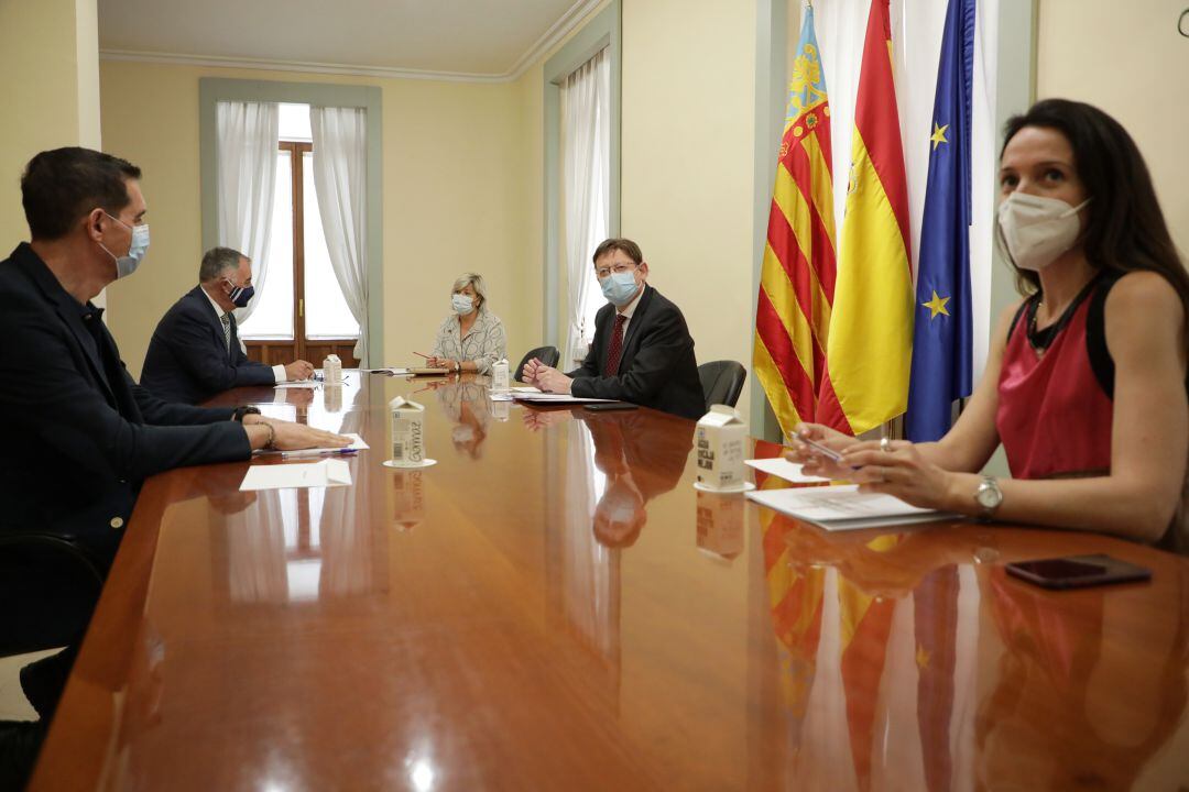 Ximo Puig se ha reunido este martes en la sedel del Consell en Alicante con los dos comisionados del Plan Renhace