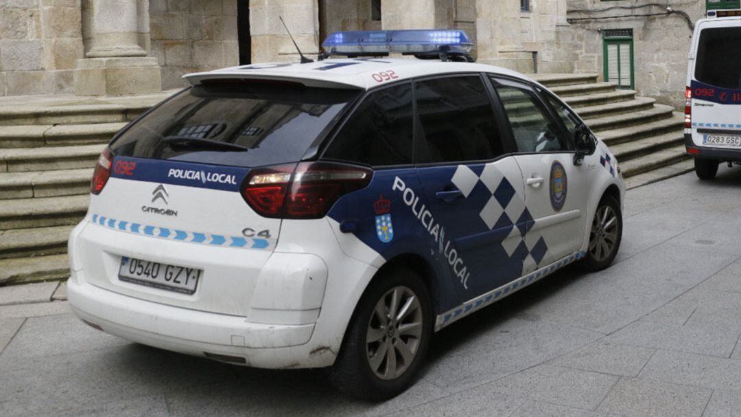 Foto de recurso de un coche patrulla de la Policía Local de Pontevedra