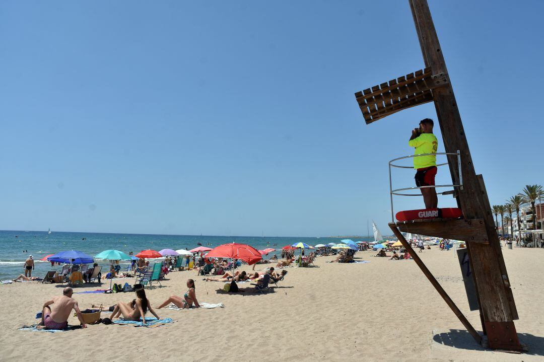 Un socorrista del Plan Copla en una playa de la Región en una foto de archivo