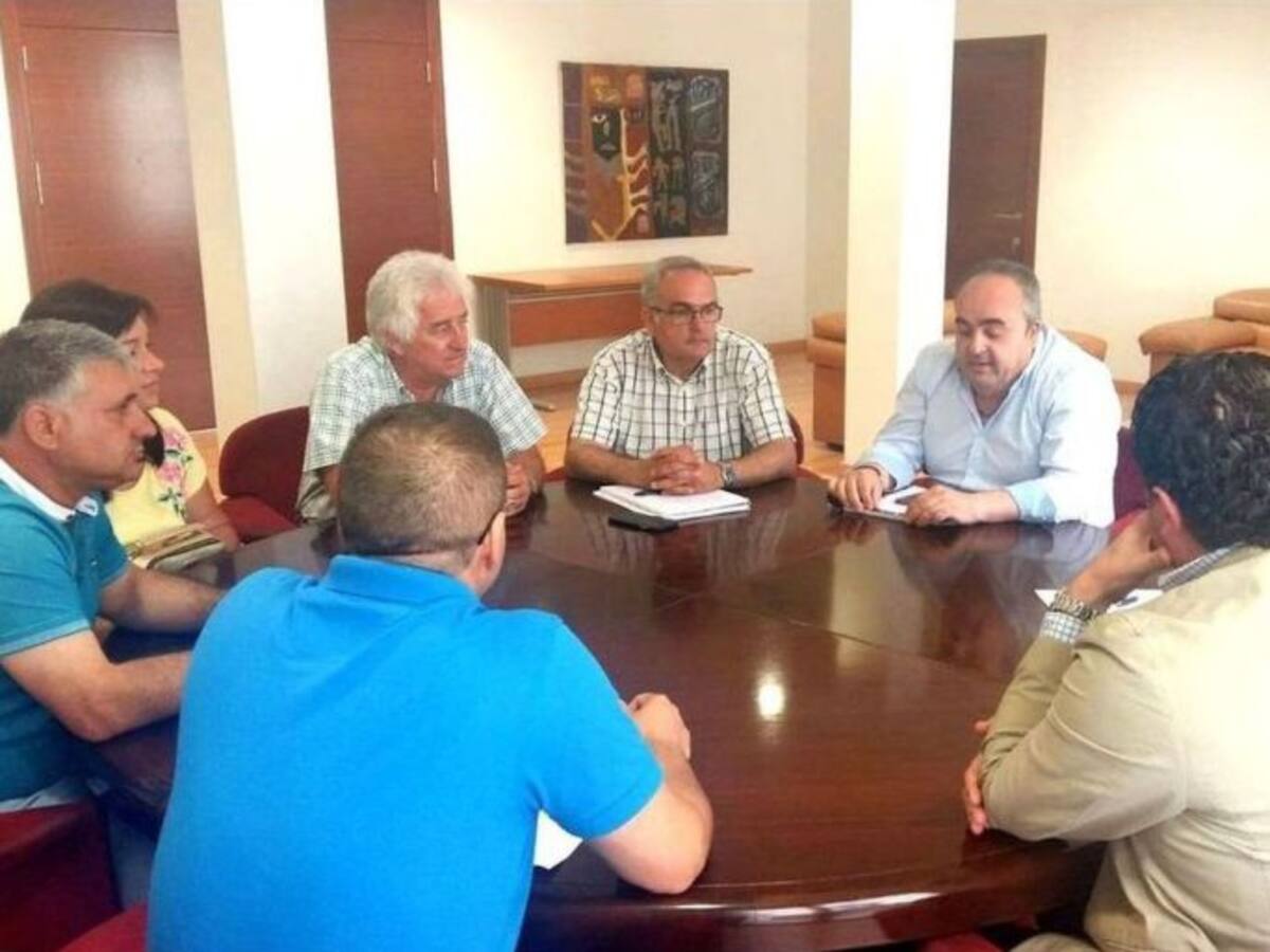 Acuerdo entre taxistas y Ayuntamiento de Cartagena sobre la ordenanza del taxi