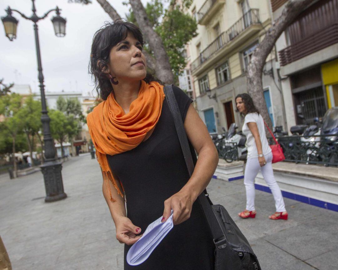 Teresa Rodríguez en la plaza de Mina de Cádiz