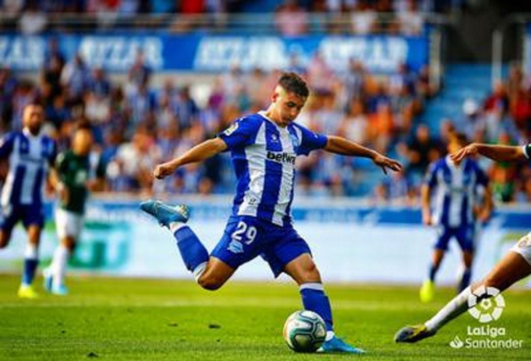 Borja Sáinz, durante su debut en Primera División con el Alavés.