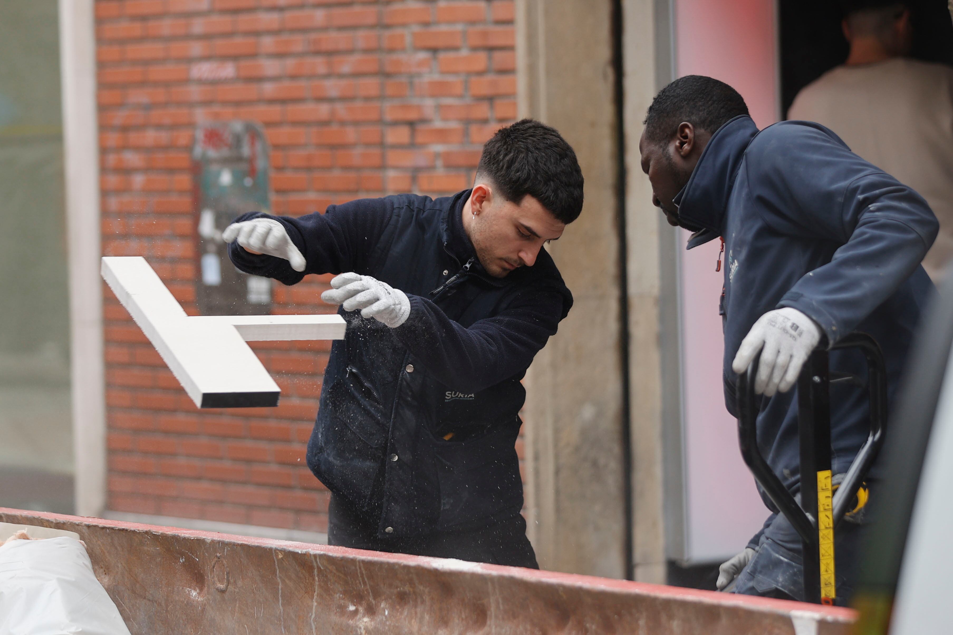 El mercado laboral ganó ritmo en febrero con 103.621 ocupados más que en enero, el mayor aumento para este mes desde 2007, con especial tirón de la educación y la hostelería ante una Semana Santa que este año cae a finales de marzo.