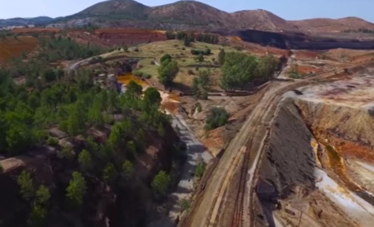 Imagen aérea de la Cuenca MInera extraída de un vídeo sobre esta investigación enmarcada en el Proyecto Life-Etad. 