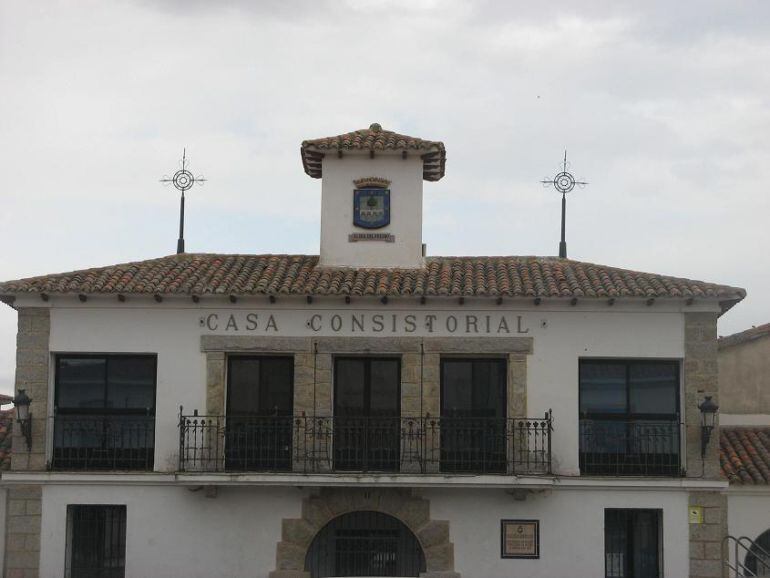 Fachada del Ayuntamiento de Aldea del Fresno.