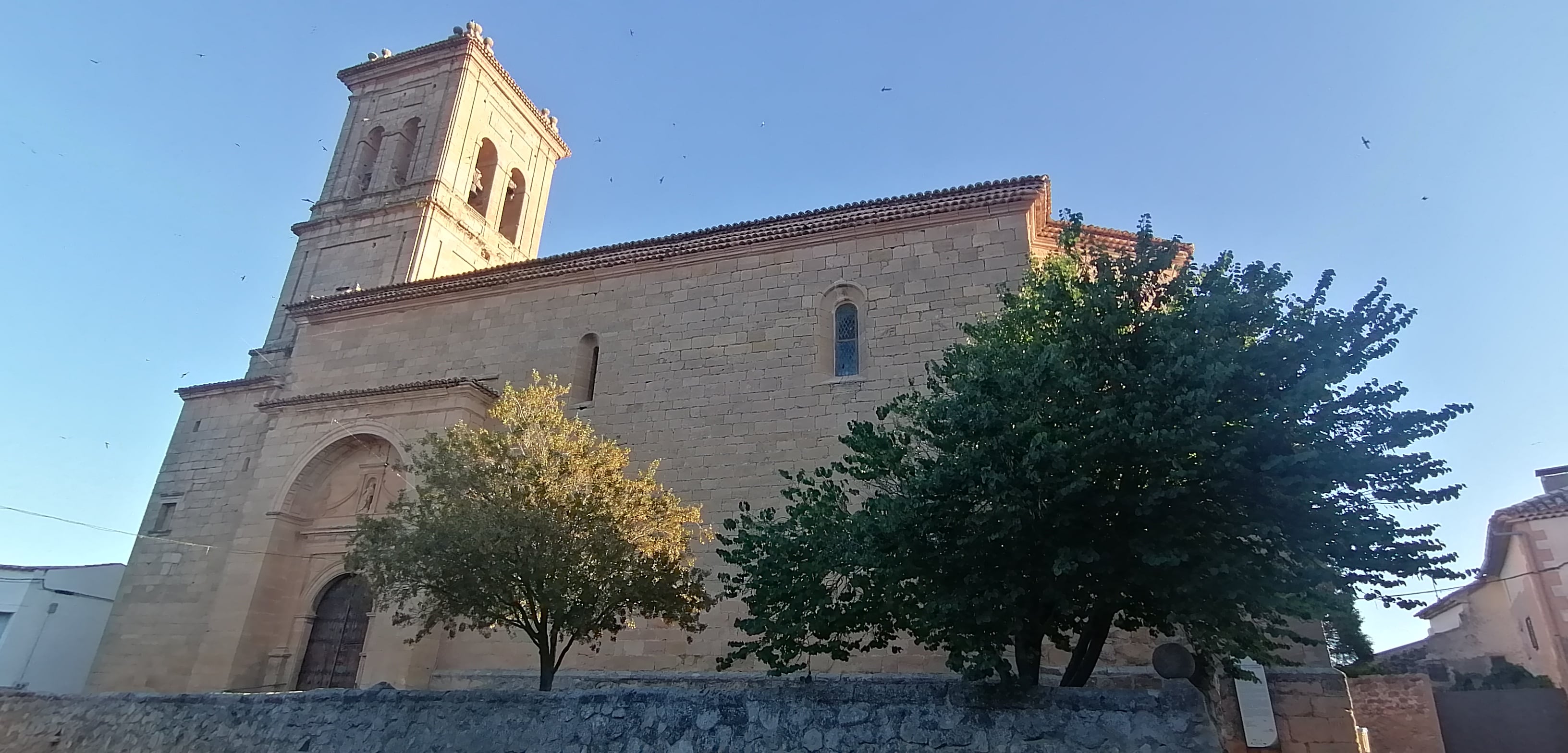 Iglesia de Cuevas de Velasco.