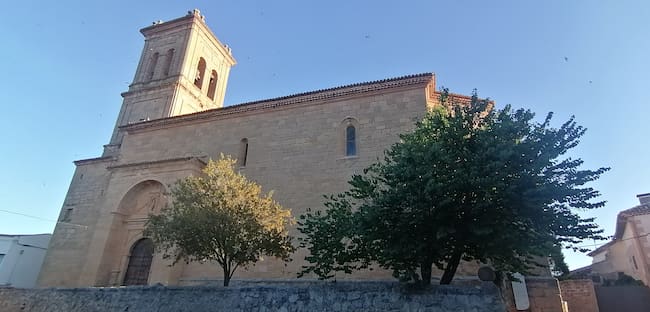 Iglesia de Cuevas de Velasco.