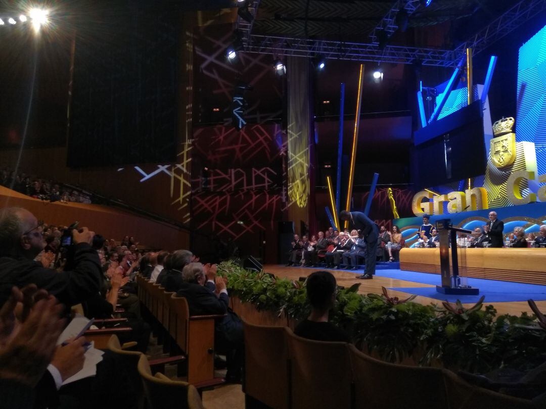 El exjugador del Herbalife Sitapha Savané recibe el título de hijo adoptivo de Gran Canaria.