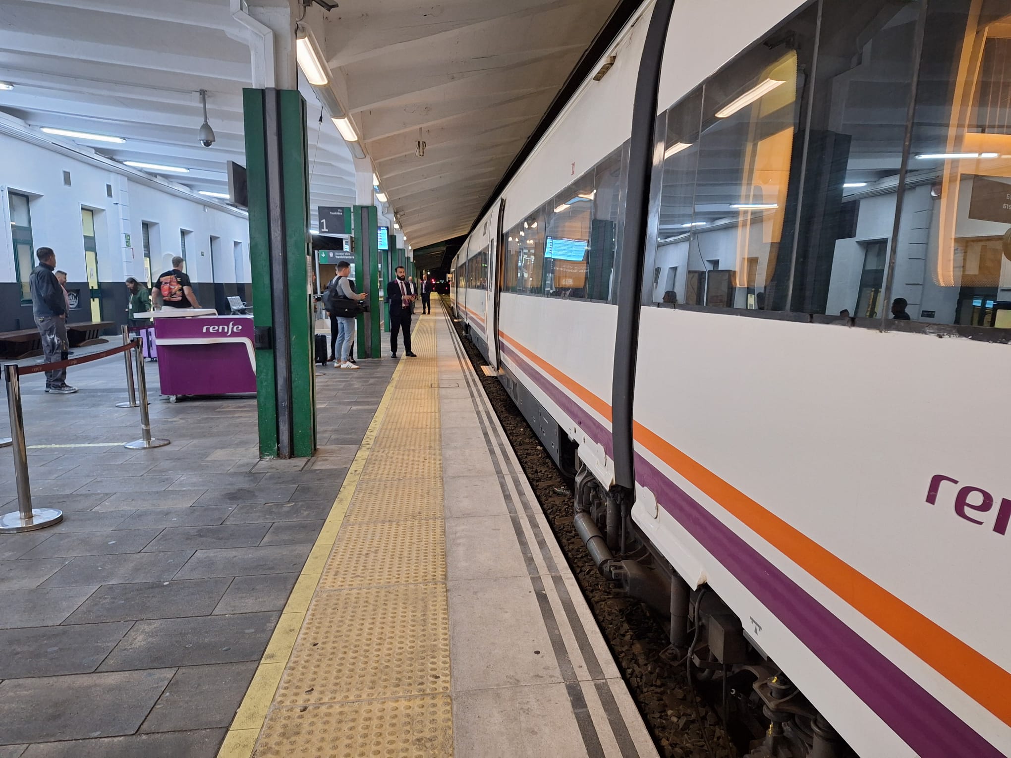 En marcha los nuevos trenes de Renfe entre Pamplona y Zaragoza que recortan 20 minutos el tiempo de viaje