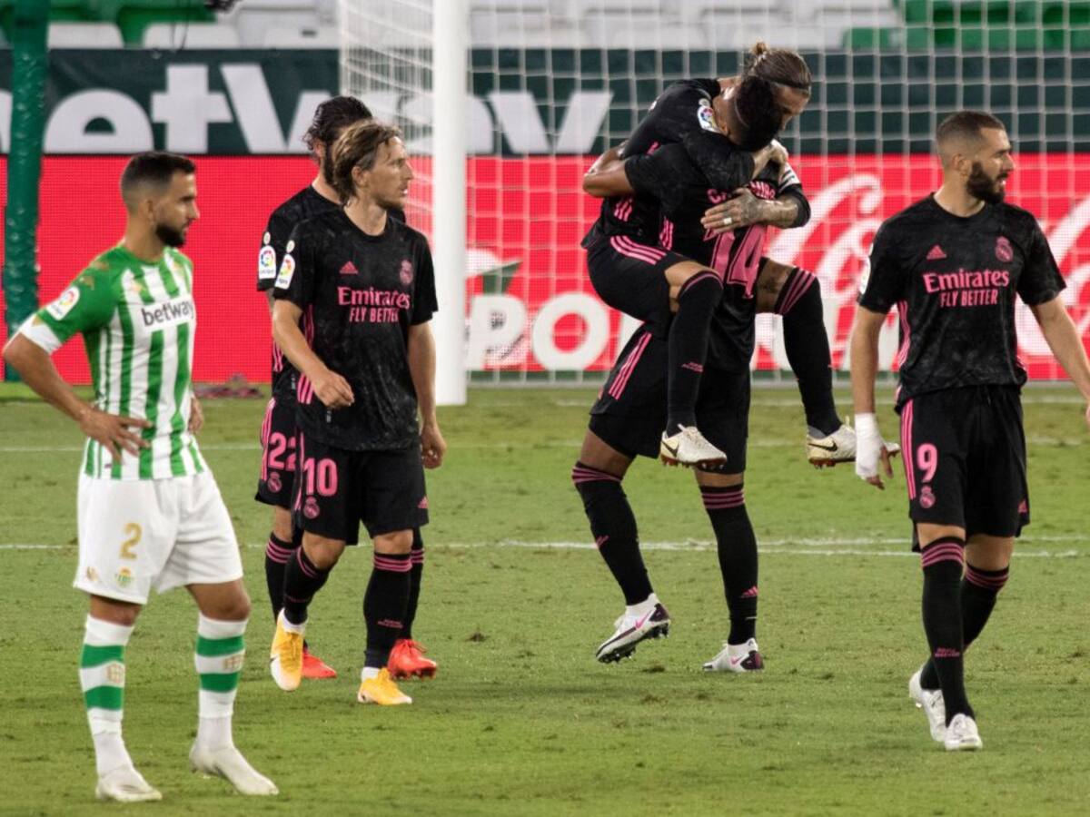 El Real Madrid remonta al Betis en una noche de protagonismo para el VAR