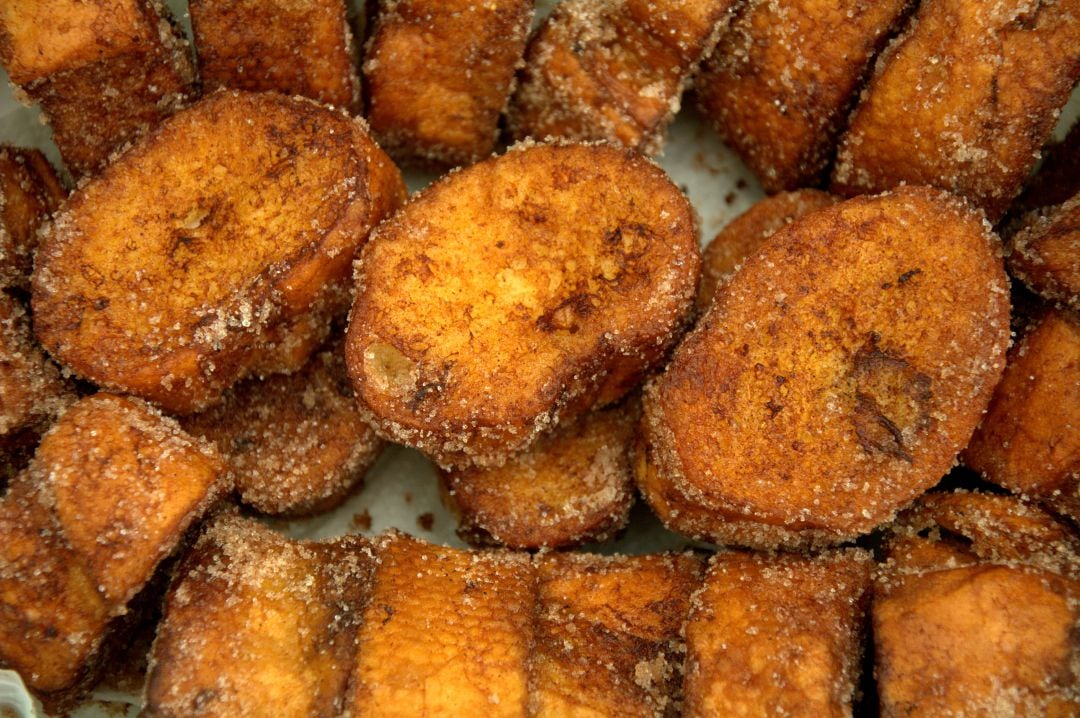 Imagen de archivo de un plato de torrijas, un tradicional dulce de Semana Santa