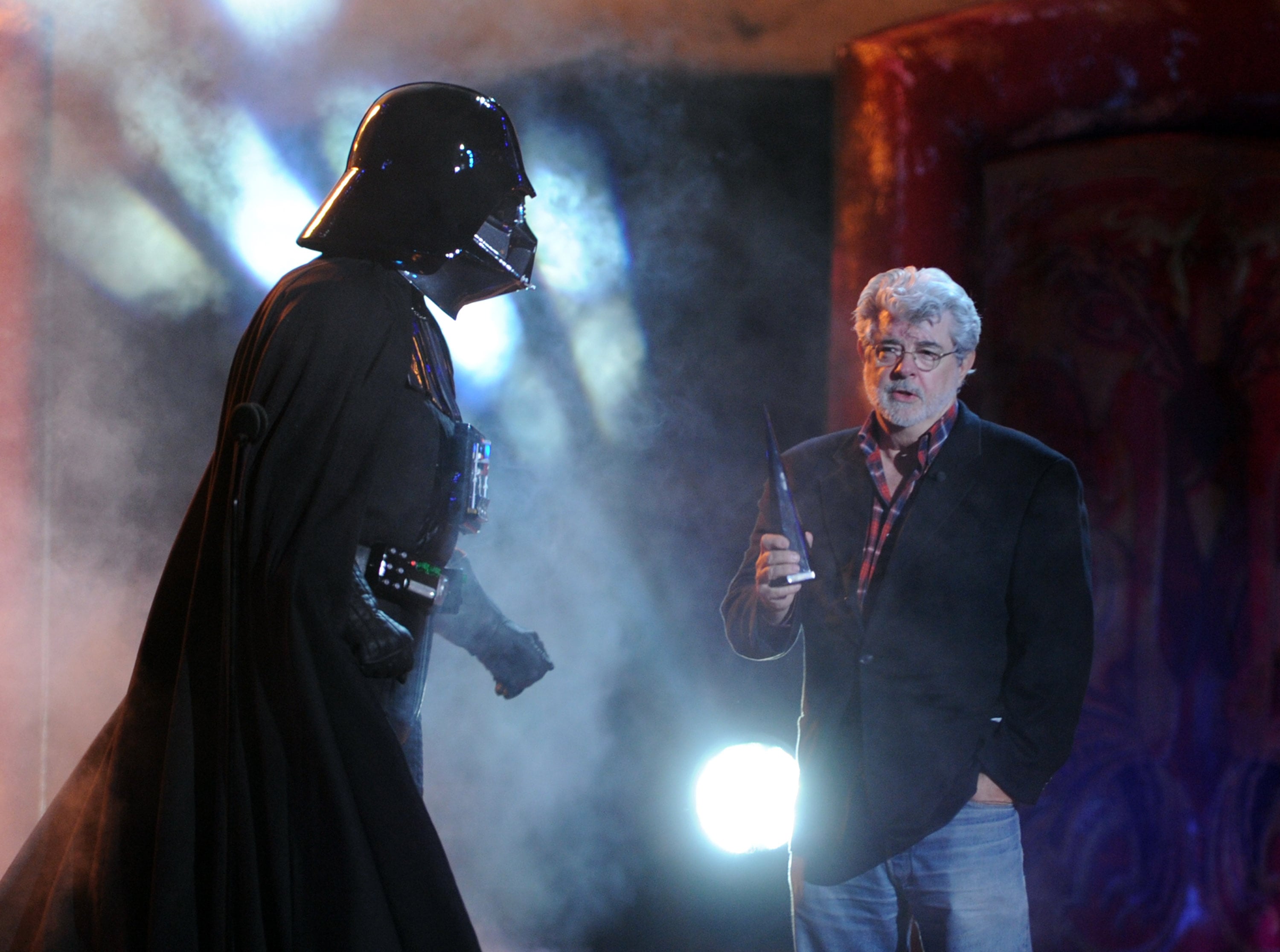 George Lucas, junto a Darth Vader, uno de los personajes más icónicos de la saga &#039;Star Wars&#039;.