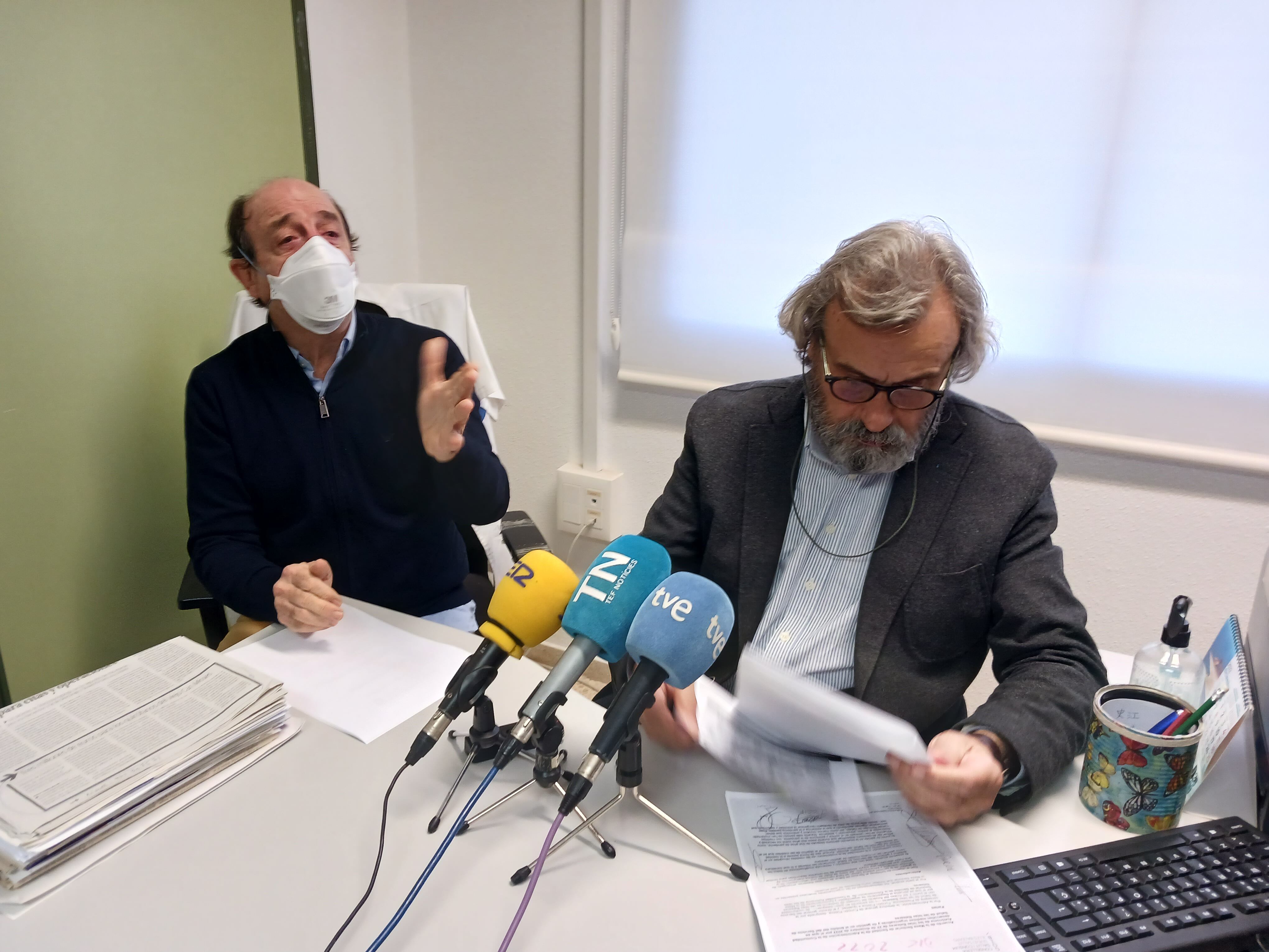 Responsables del sindicato médico durante la rueda de prensa en Can Misses