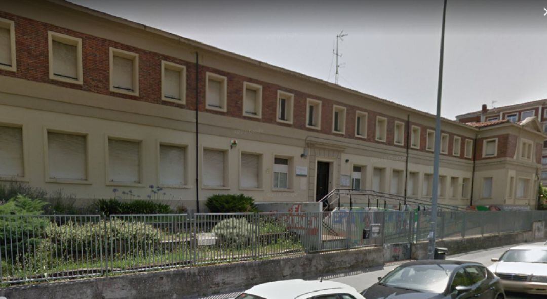 Entrada principal del centro de FP básica Nuestra Señora del Carmen