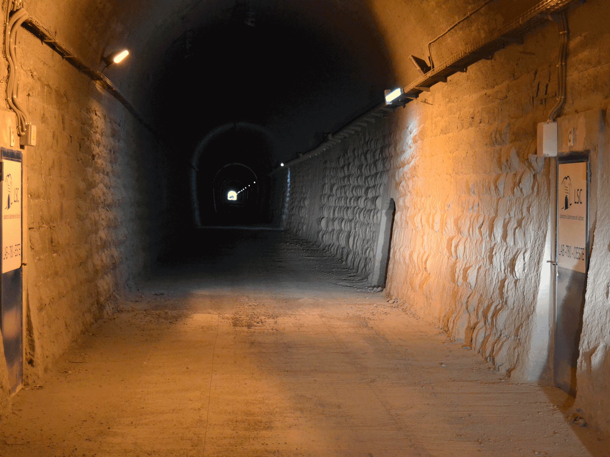 El Laboratorio Subterráneo de Canfranc se ubica en la antigua línea ferroviaria