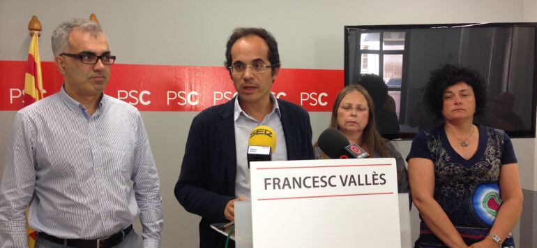 Francesc Vallès, acompanyat dels regidors escollits del PSC de cara els propers 4 anys.