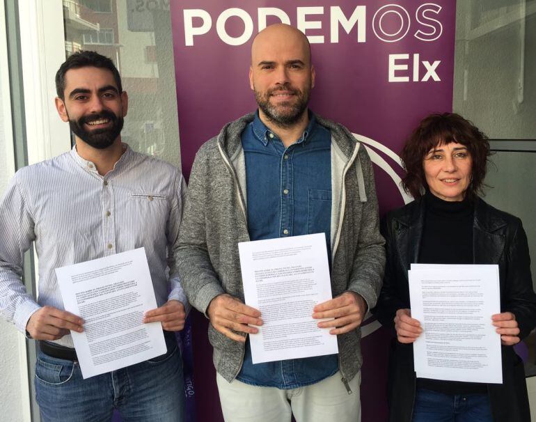 José Vicente Bustamante (en el centro) y otros miembros de la formación