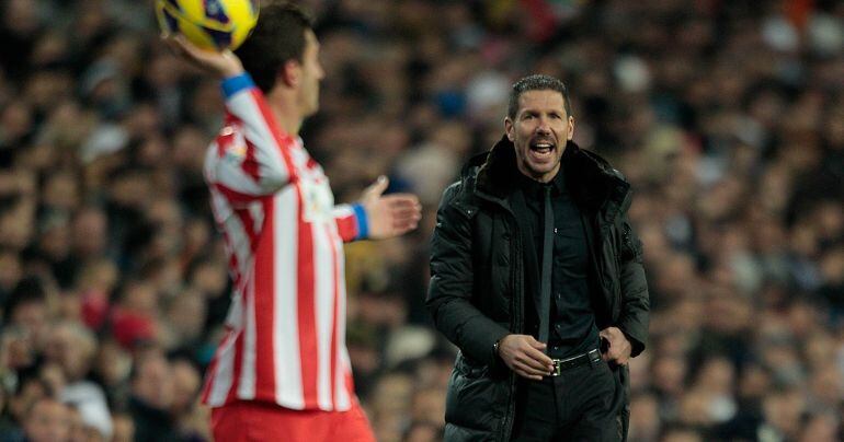 El argentino Diego Pablo Simeone, durante un encuentro del Atlético en la temporada 2012-13.