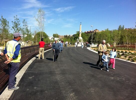 Jubilados, amas de casa y niños sin colegio, los primeros visitantes