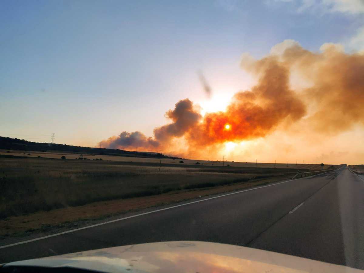 Mejora la situación de los incendios y comienzan los realojos de poblaciones