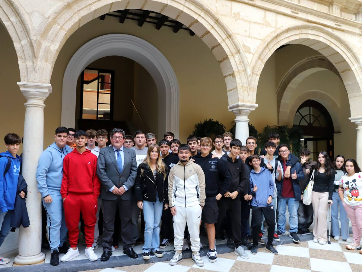 Alumnos de la ciudad conmemoran el Día de la Constitución