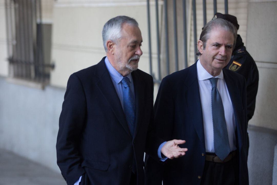 José Antonio Griñán y José María Mohedano, durante el juicio.