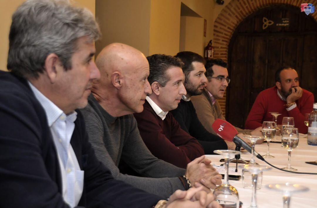 Directivos de la Gimnástica Segoviana en la presentación de la campaña de abonados de la segunda vuelta