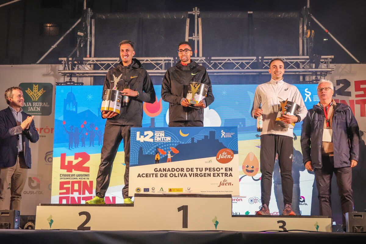 Podio masculino de la Carrera de San Antón de 2025.