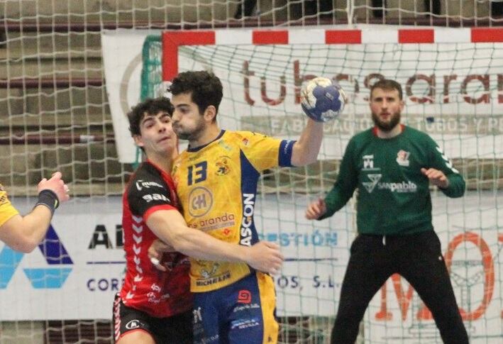 Nico López durante en el encuentro ante San Pablo Burgos este temporada en el Príncipe de Asturias