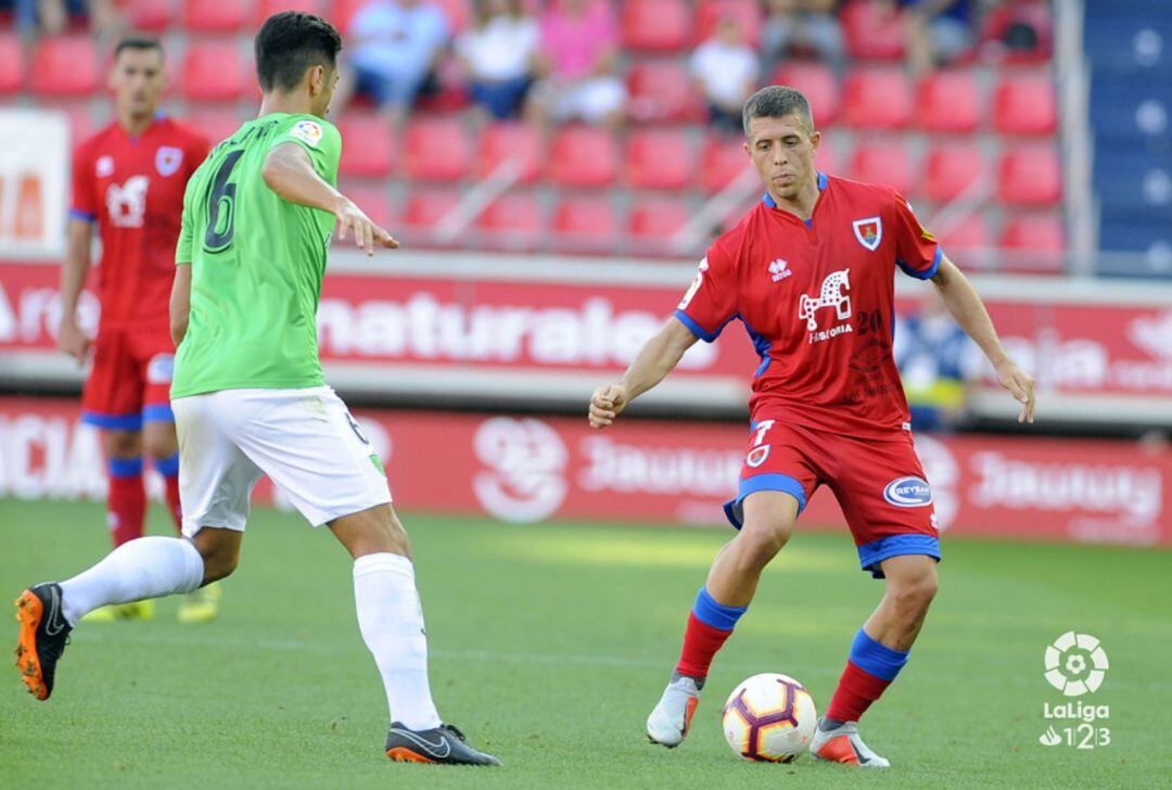 Alberto Noguera, en el partido ante el Racing de Santander.