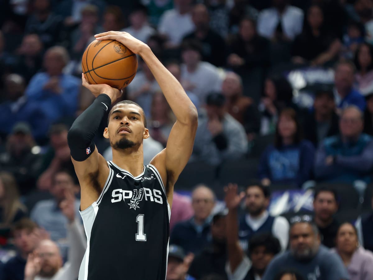 Wembanyama pasa por encima de Lakers: en 8 minutos hizo 25 puntos