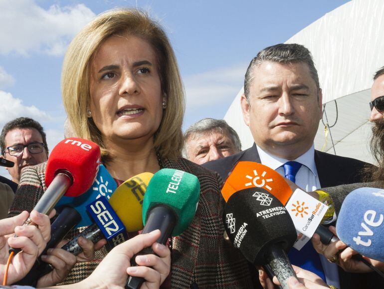 La Ministra de Empleo, Fátima Báñez, y el Delegado del Gobierno Central en Andalucía, Antonio Sanz.