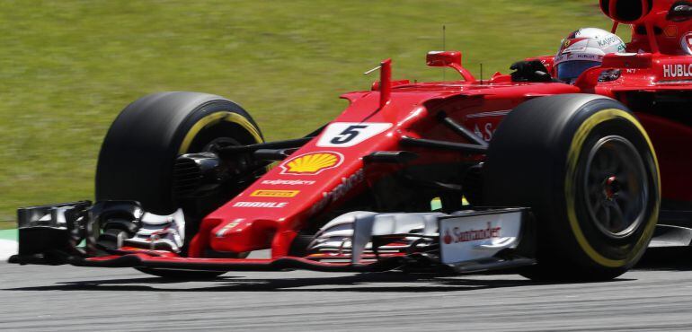 Vettel logra la victoria en Brasil