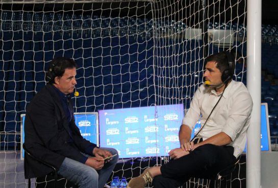 Casillas habla con De la Morena en un programa de &#039;El Larguero&#039; desde una de las porterías del Bernabéu