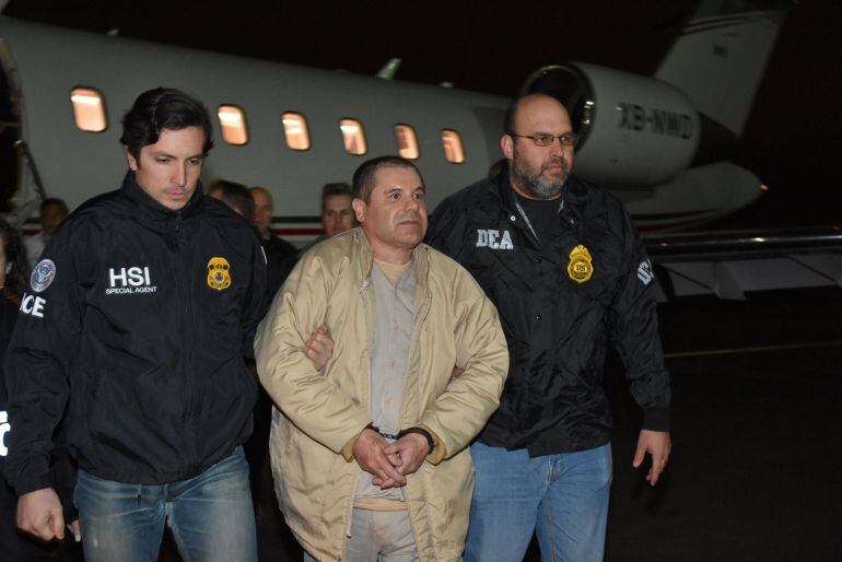 Joaquín &#039;El Chapo&#039; Guzmán a su llegada al aeropuerto Long Island MacArthur en Nueva York