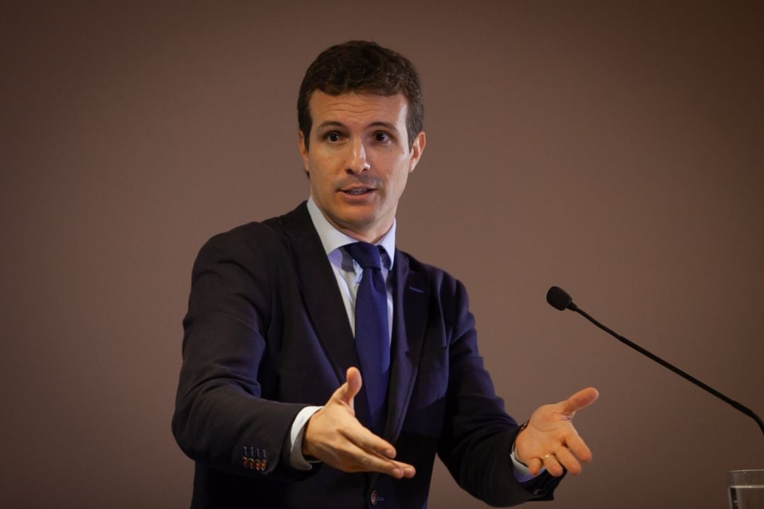 El presidente del PP, Pablo Casado, interviene junto al presidente del PP-A, Juanma Moreno, en el acto Un proyecto político para Andalucía y España