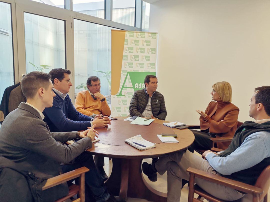 Momento de la reunión de García Pelayo con responsables de Asaja