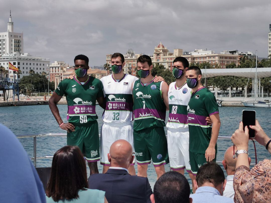 El Unicaja presentó las nuevas equipaciones