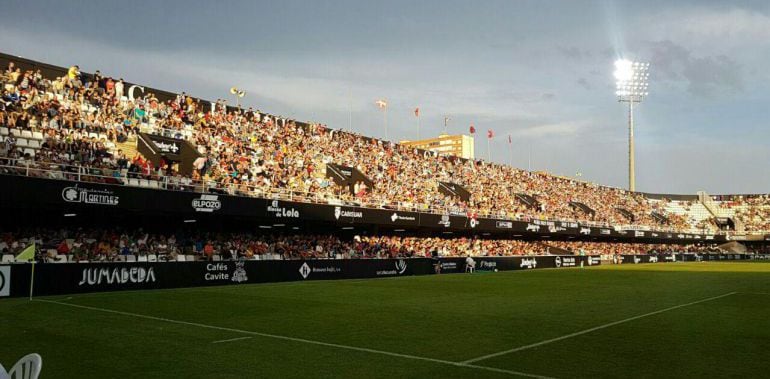 Foto de archivo: La grada del Cartagonova, en un derbi ante el Real Murcia