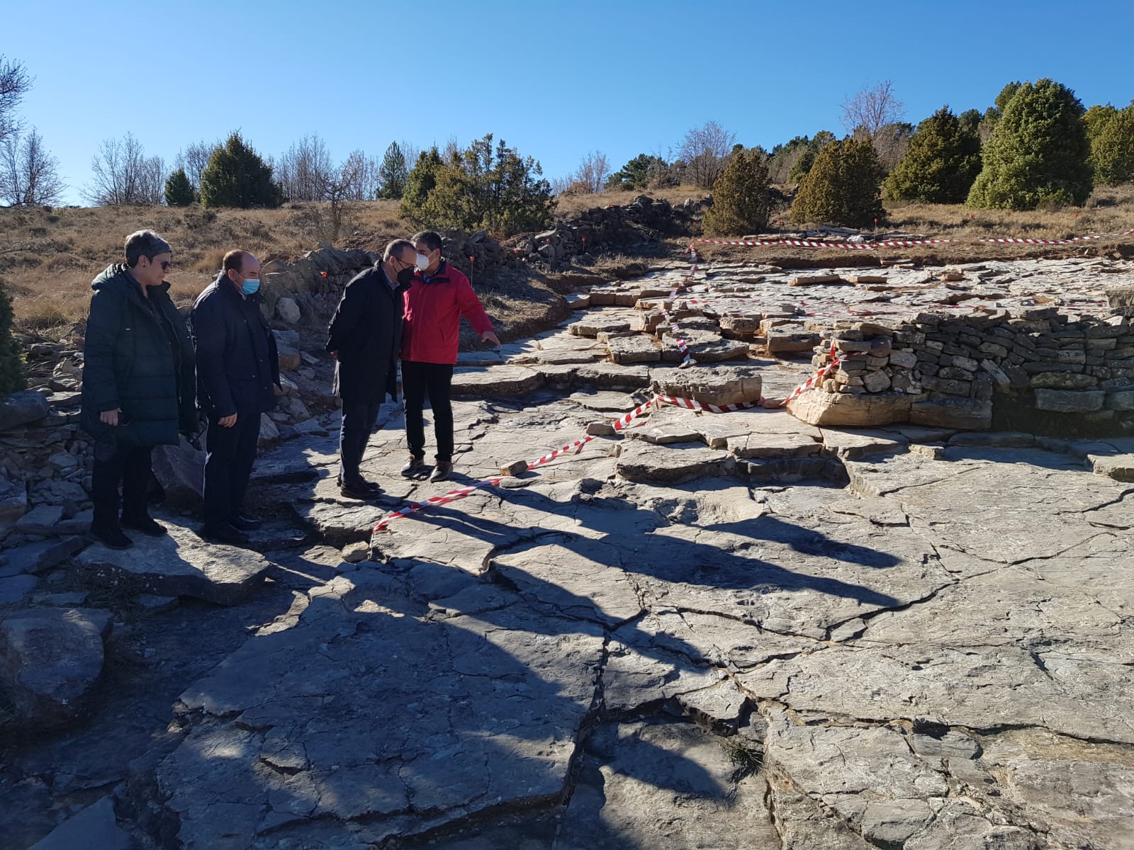 Hallazgo de más de 400 huellas de dinosaurio en dos yacimientos de El Castellar (Teruel).