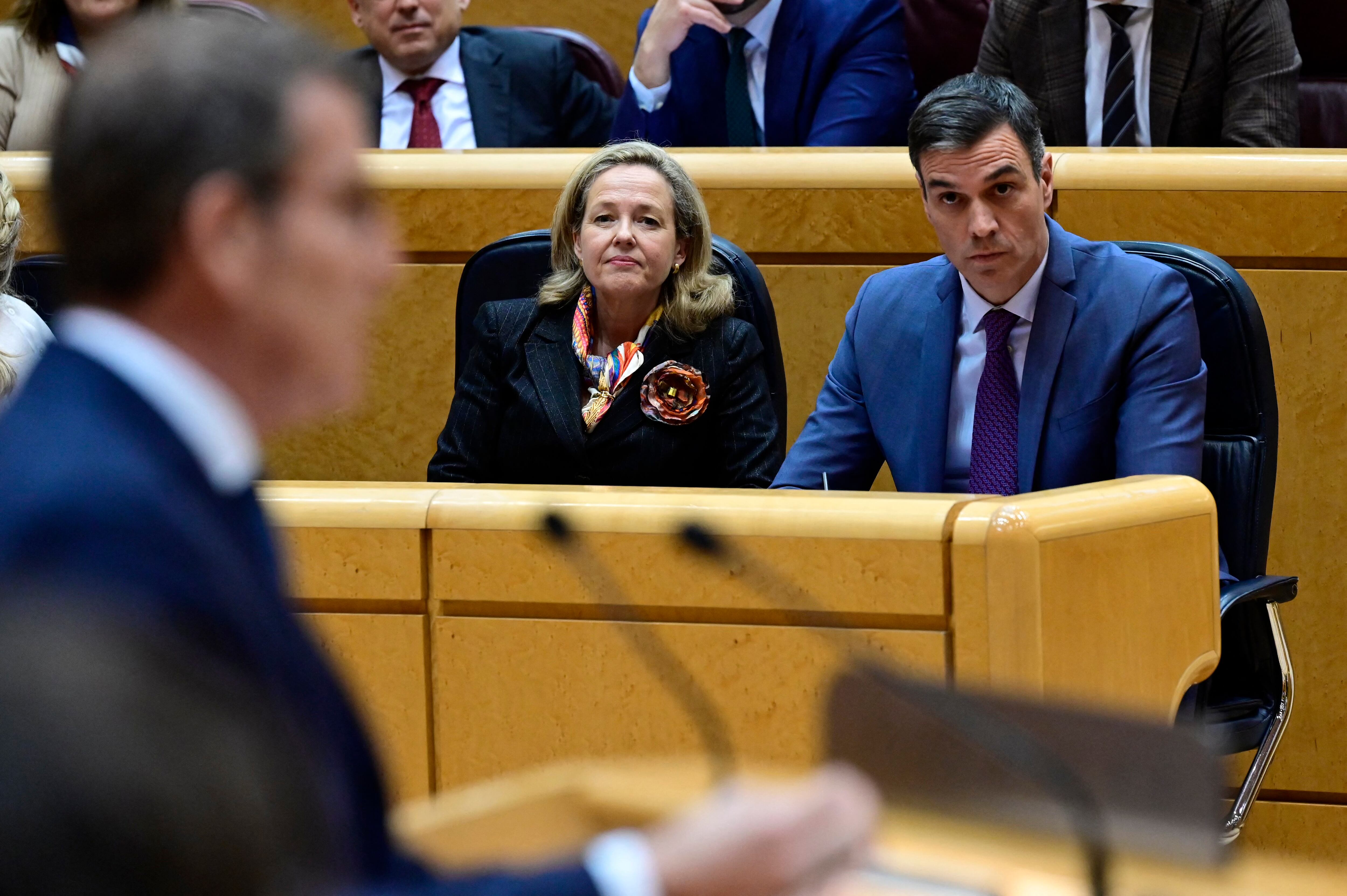 Primer cara a cara del año entre el presidente del Gobierno, Pedro Sánchez, y el líder de la oposición, Alberto Núñez Feijóo, en el Senado.