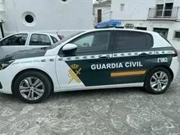 Vehículo de la Guardia Civil de Cádiz en Benaocaz - AYTO BENAOCAZ