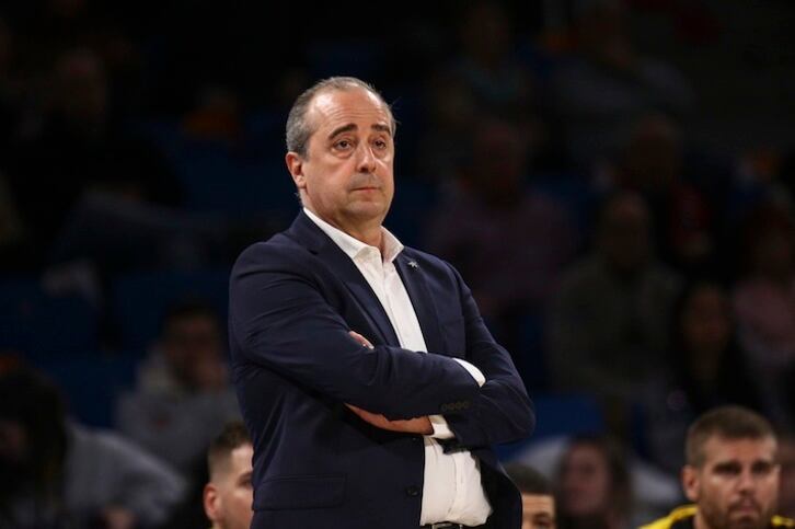 2020-03-08. Gasteiz. Saskibaloia. ACB Ligako 23. jardunaldia, Kirolbet Baskonia eta Iberostar Tenerife arteko partida. Irudian Txus Vidorreta, Tenerifeko entrenatzailea.
08-03-2020. Vitoria. Baloncesto. Partido de liga de la ACB entre el Baskonia y el Iberostar Tenerife. En la imagen Txus Vidorreta, entrenador del Tenerife.